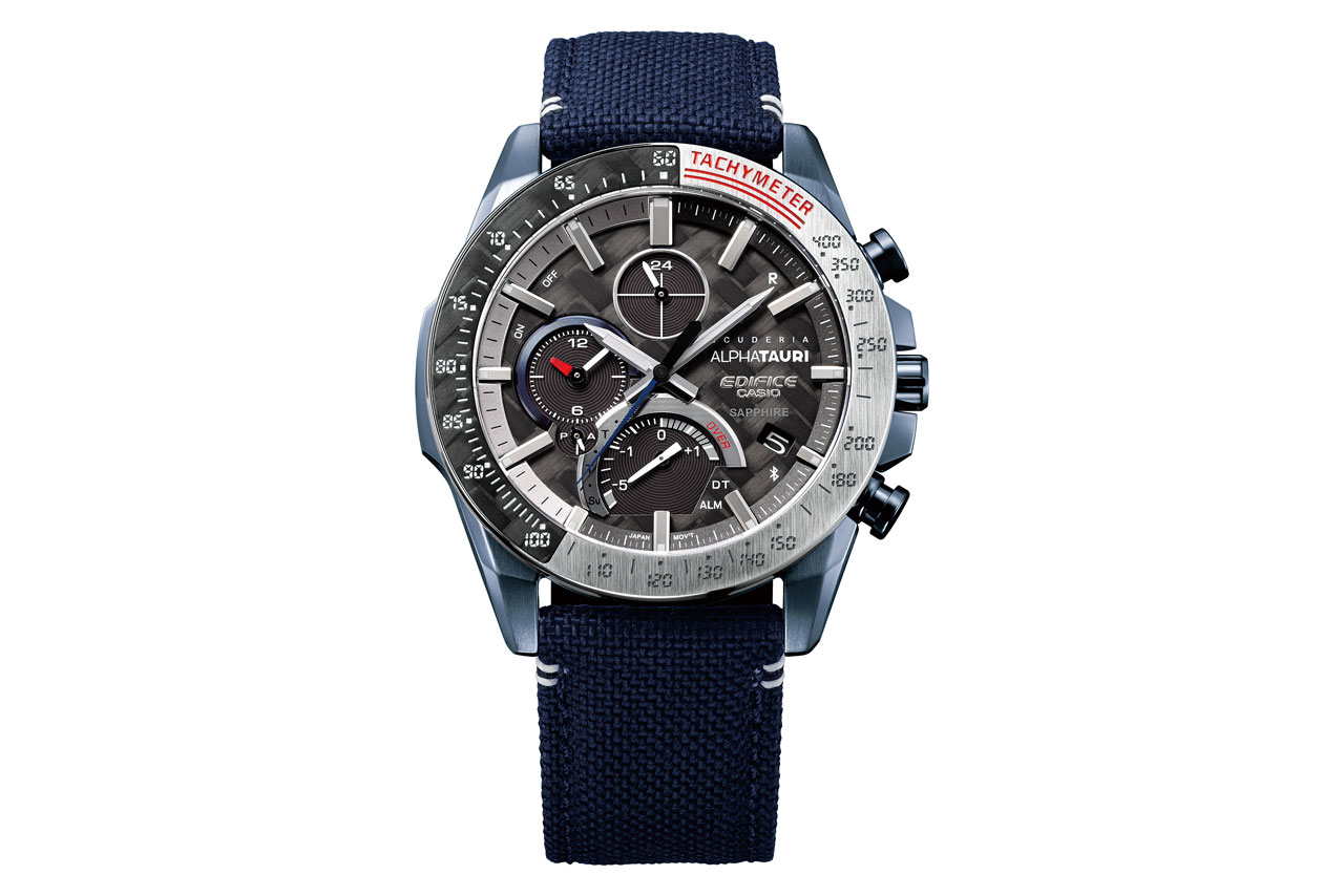 文字板とベゼルの一部に6Kカーボンを使用したEQB-10AT-1AJR