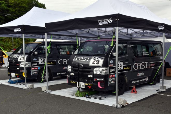 車検不合格となったCAST RACINGのトヨタ・ハイエース