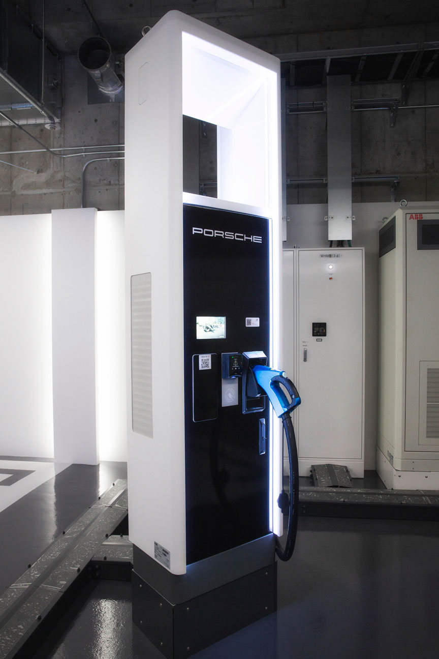 ポルシェとABBが共同で開発した急速充電器