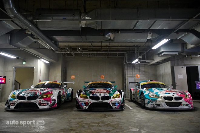 地下駐車場に展示された808号車Z4、そしてチャンピオン獲得マシンたち