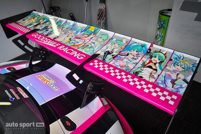 参戦100戦を記念したリヤウイング