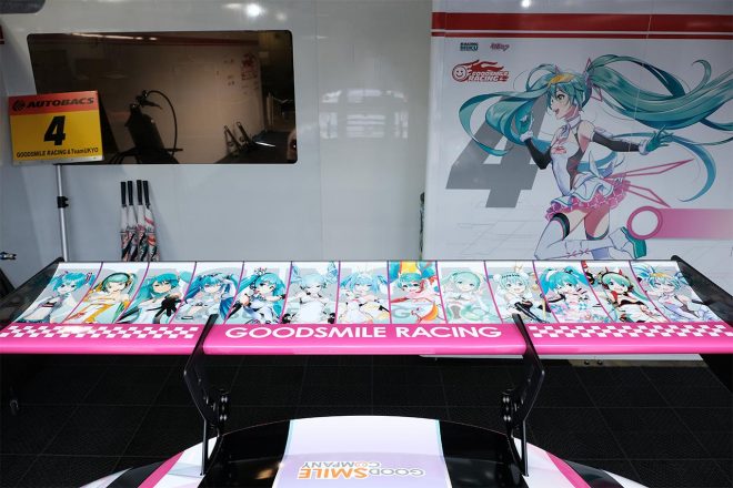 参戦100戦を記念したリヤウイング