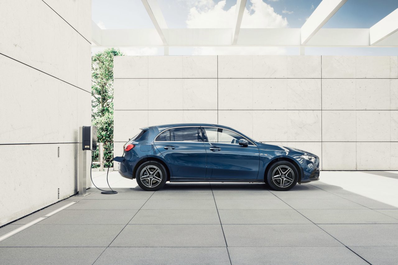 時速140km／hまではモーターのみでの走行を可能とし、WLTCモードの等価EVレンジ（EV走行換算距離）では70.2kmを達成した