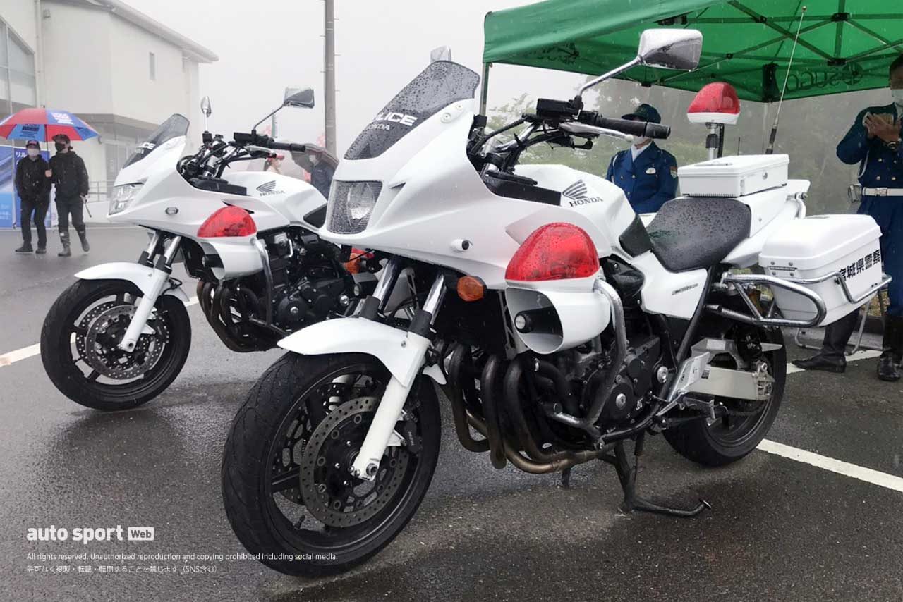 ブログ 全日本ロード第3戦sugo 新型ホンダcb1300白バイ仕様の細部を覗く ヘンタイ カメラマン現地情報の画像 写真 21 Autosport Web