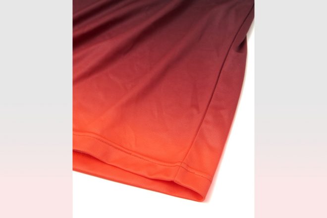 1枚でもさらりと着用できるポリエステル100％