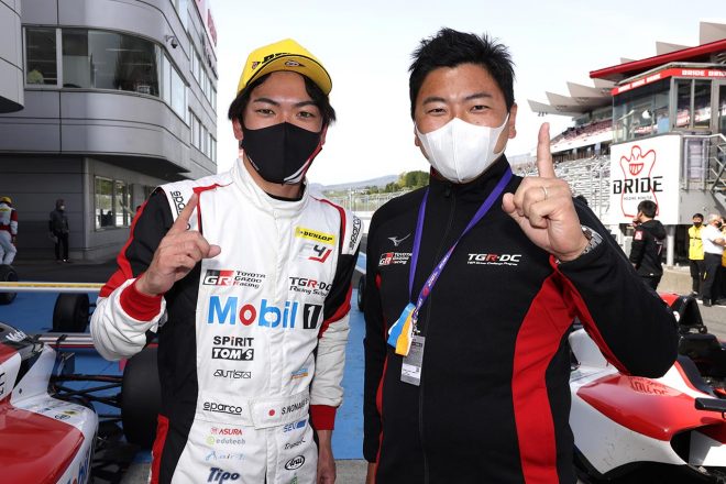 FIA-F4第2戦を制した野中誠太（TGR-DC RS トムススピリットF4）と片岡龍也講師