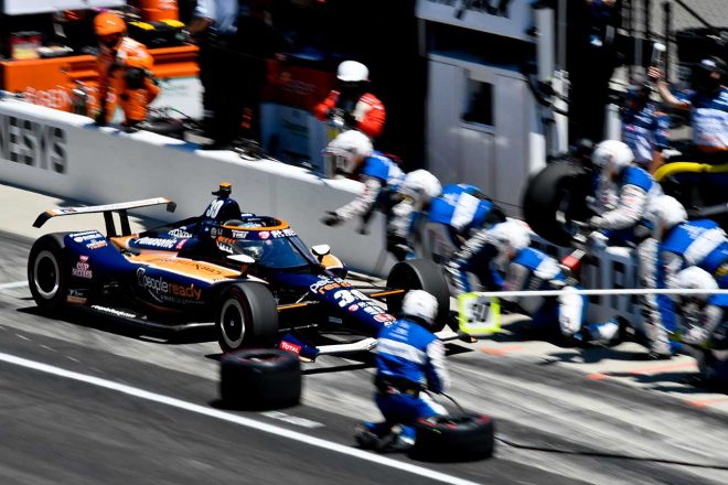 佐藤琢磨（レイホール・レターマン・ラニガン・レーシング）のピットイン