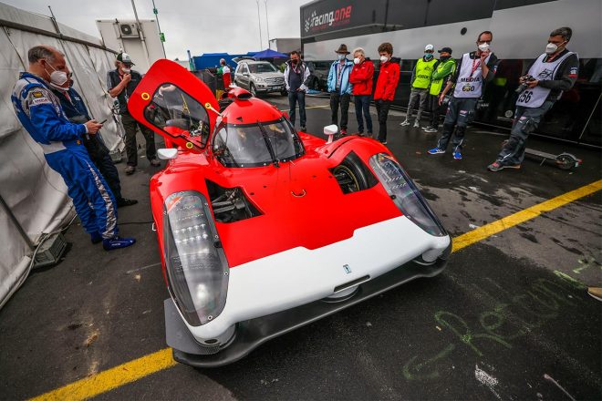 ニュルブルクリンク24時間のスタート前にデモランしたグリッケンハウス007 LMH