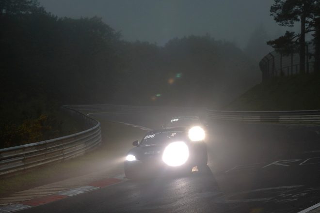 スタートから6時間後の5日21時30分、安全を最優先するためレースは一時中断となった。