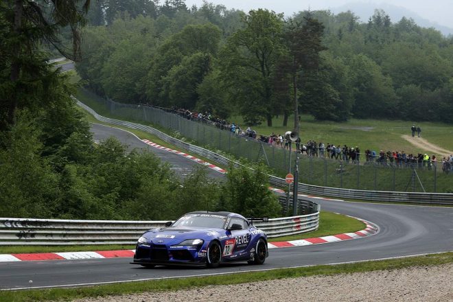 赤旗提示から14時間半が経過した、6日午後12時にレースは再スタート。72号車トヨタGRスープラGT4は53番手からの再開となった。