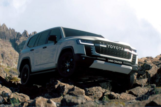 新型ランドクルーザー“300”シリーズのダカールラリーデビューは2023年大会となる見込みだ