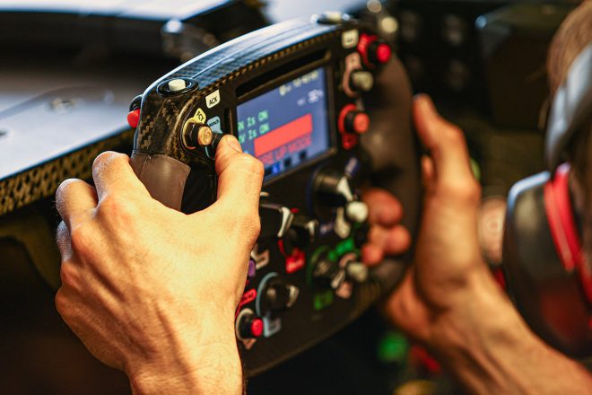 トヨタGR010ハイブリッドのステアリングホイール