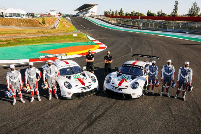 第2戦ポルティマオ、記念撮影に臨む2台・6名のポルシェGTチームドライバーたち