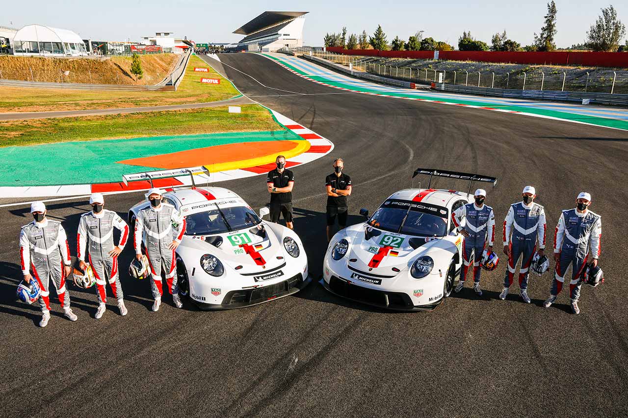 第2戦ポルティマオ、記念撮影に臨む2台・6名のポルシェGTチームドライバーたち