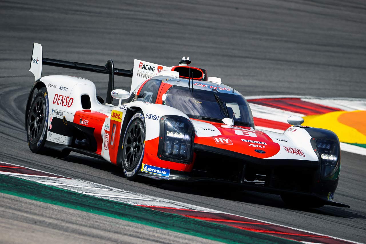 WEC第2戦でトップチェッカーを受けたトヨタの8号車GR010ハイブリッド