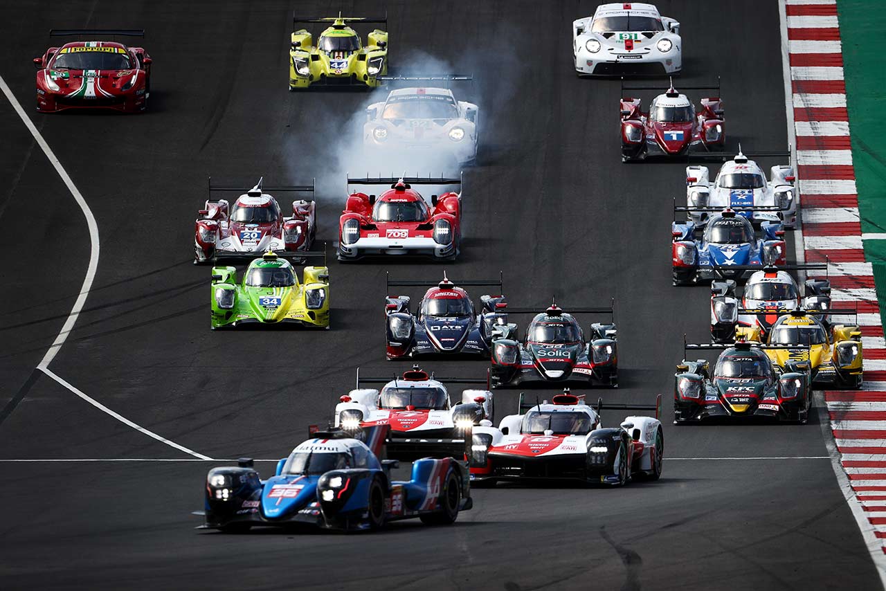 レースのスタートシーン