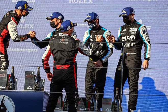 3位表彰台に立ったアルピーヌ・エルフ・マットミュート