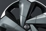 切削加工の上に樹脂パーツで加工を施した17インチアルミホイールを装着。軽量化に貢献する。