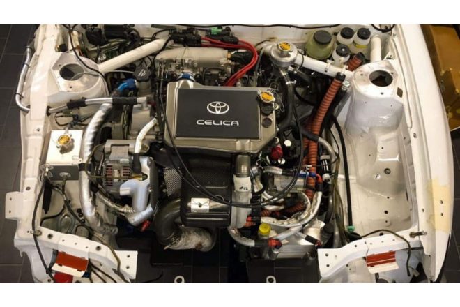 フルレストアを受けるセリカGT-FOUR（エンジンルーム）