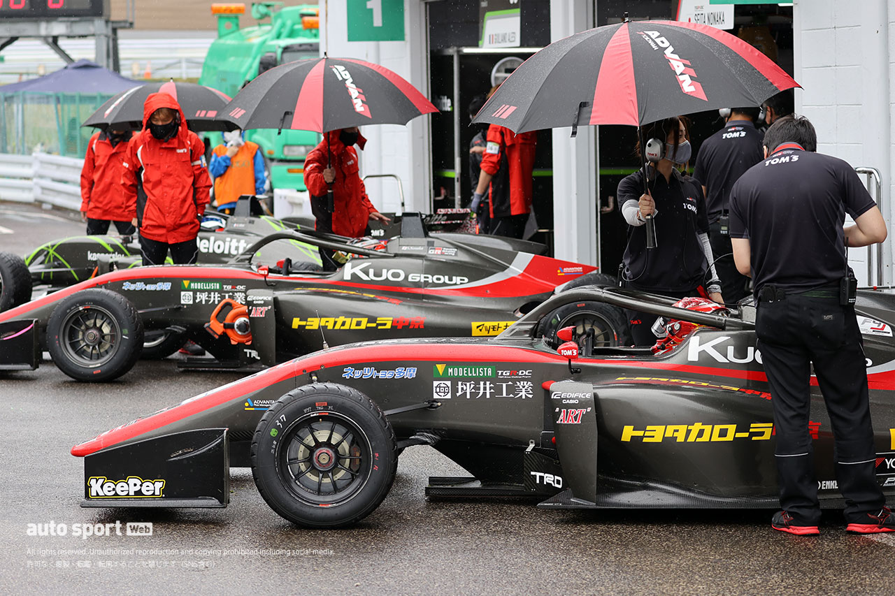 平良響（Kuo カローラ中京 TOM'S 320）