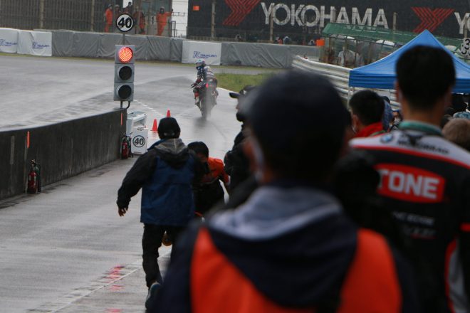 マシン修復後にコースインした岡本裕生（BLUcRUニトロレーシング51YAMAHA）／2021年全日本ロード第4戦筑波 ST1000 レース1
