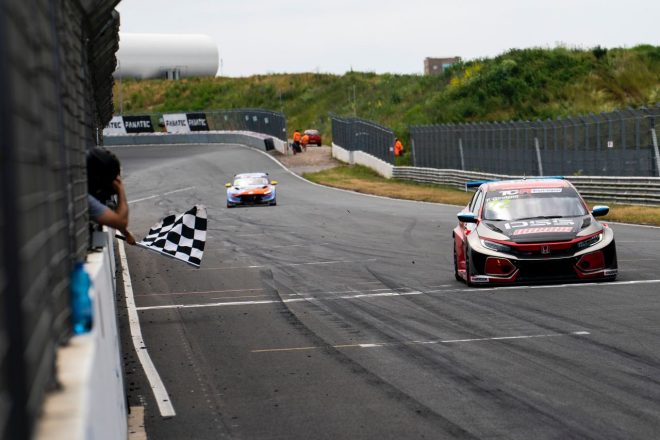 そんなヒュンダイ・エラントラN TCR軍団を撃破したフランコ・ジロラミ(FK8ホンダ・シビック・タイプR TCR)が、待望のシリーズ初優勝を挙げた