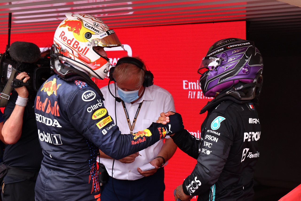 2021年F1第7戦フランスGP　2位のルイス・ハミルトン（メルセデス）と優勝したマックス・フェルスタッペン（レッドブル・ホンダ）