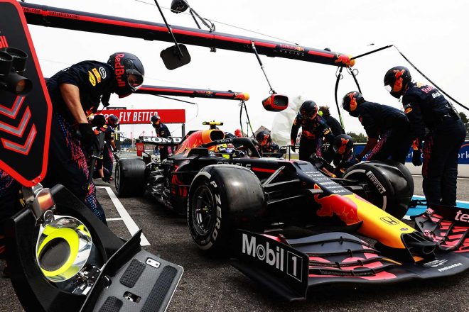 2021年F1第7戦フランスGP　セルジオ・ペレス（レッドブル・ホンダ）のピットストップ