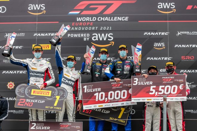 レース1、レース2ともにシルバーカップの3位表彰台を獲得した富田竜一郎・フランク・バード組（右）