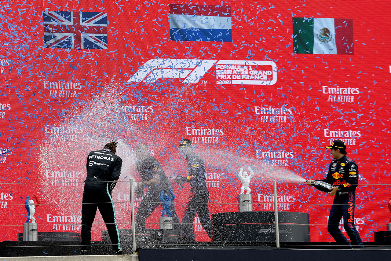 マックス・フェルスタッペン（レッドブル・ホンダ）、ルイス・ハミルトン（メルセデス）、セルジオ・ペレス（レッドブル・ホンダ）