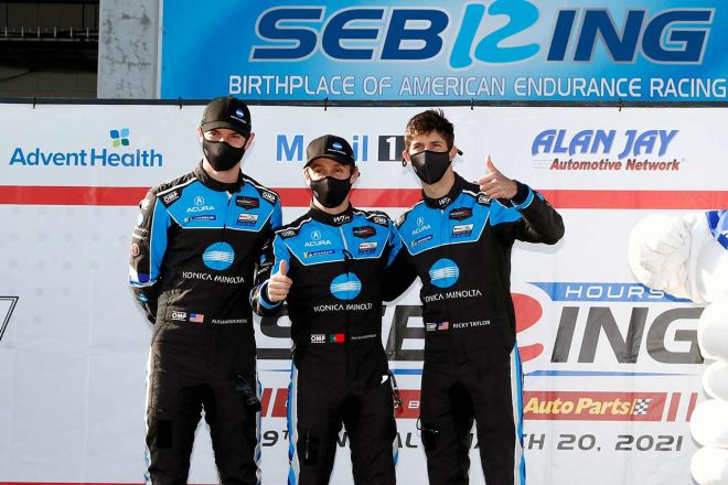 第2戦セブリング12時間レースのドライバー紹介に登壇するWTRのドライバー。左からロッシ、アルバカーキ、リッキー・テイラー