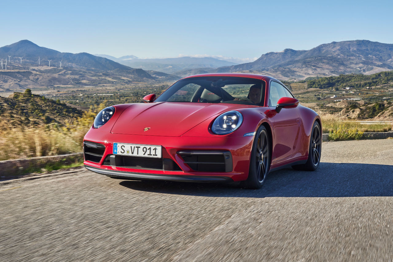 新型ポルシェ911 カレラGTSの走行イメージ