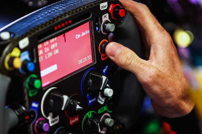 トヨタGR010ハイブリッドのステアリング