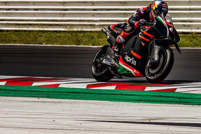 MotoGP：ミサノでアプリリアRS-GPをテストするアンドレア・ドヴィツィオーゾ