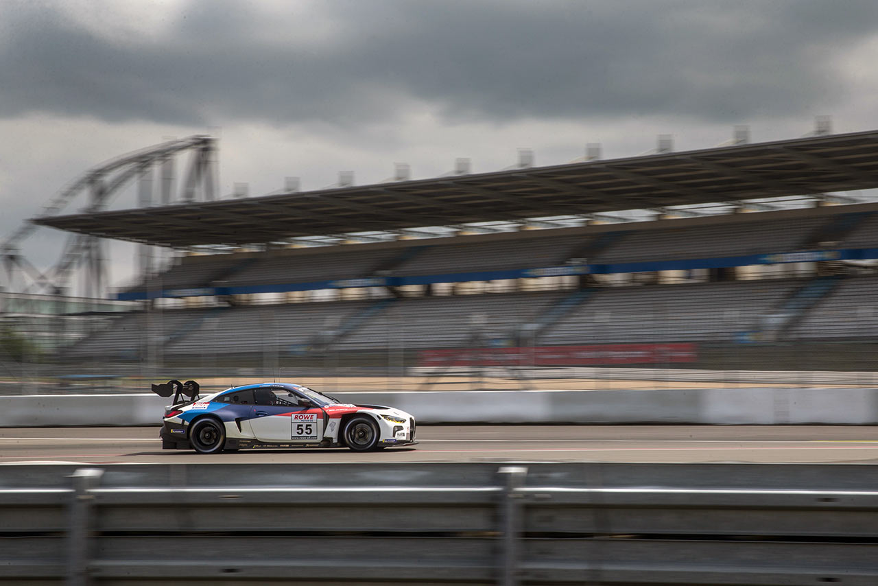 ニュルブルクリンクを走行するBMW M4 GT3