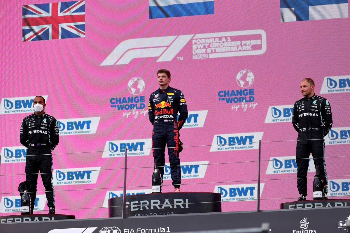 マックス・フェルスタッペン（レッドブル・ホンダ）、ルイス・ハミルトン（メルセデス）、バルテリ・ボッタス（メルセデス）