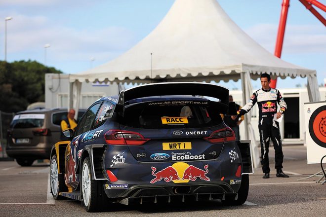 写真は2017年スペインのオジエ車。コ・ドラのイングラシアがタイムカードを提出中