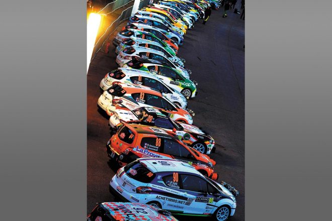 パルクフェルメに留め置かれたラリーカーたち