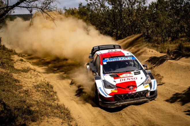 総合2位表彰台を獲得した勝田貴元（トヨタ・ヤリスWRC）　2021年WRC第6戦ケニア
