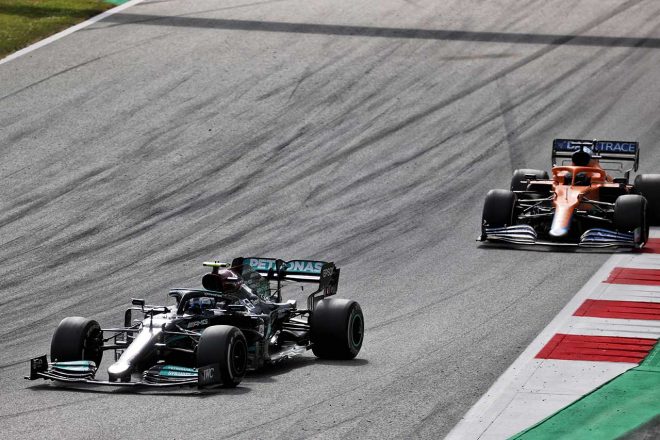 ペースの上がらないボッタスさんと、その後ろにいなくてはいけないリカルドさん