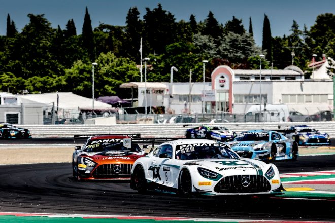 メルセデスAMG・チーム・トクスポーツWRTの6号車メルセデスAMG GT3