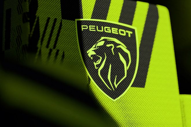 ライオンの頭部が描かれたプジョーの新ロゴマーク