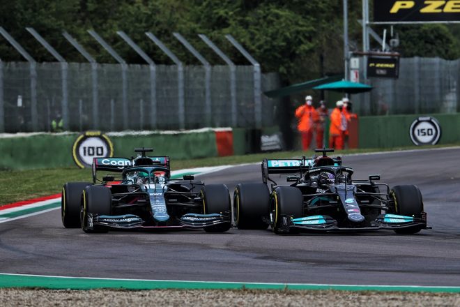 2021年F1第2戦エミリア・ロマーニャGP　ランス・ストロール（アストンマーティン）とルイス・ハミルトン（メルセデス）