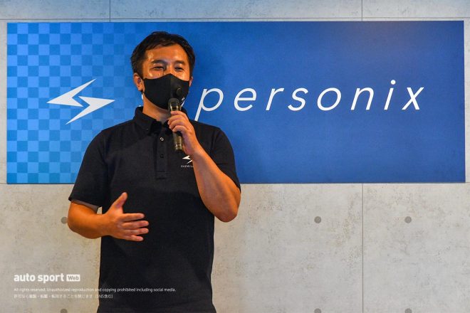 スーパーソニックスのオープニングイベントで挨拶する峰尾恭輔店長