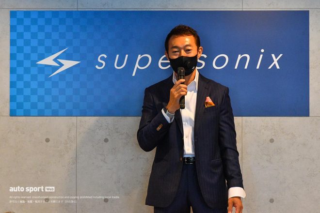 スーパーソニックスのオープニングイベントで挨拶する内田優大