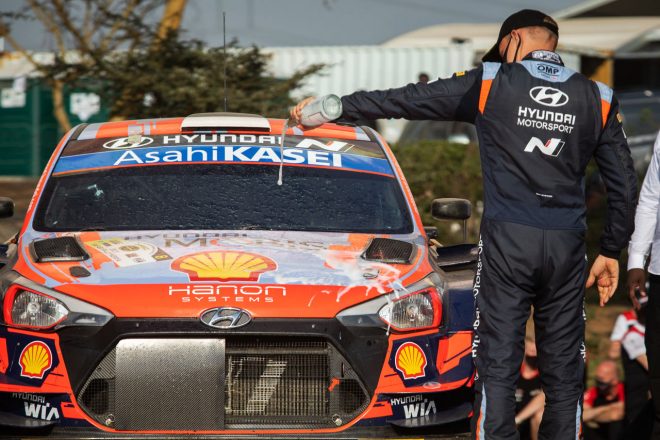 第6戦ケニアではドライバー側のウインドウヒーターのトラブルに見舞われ、優勝を逃したオット・タナク