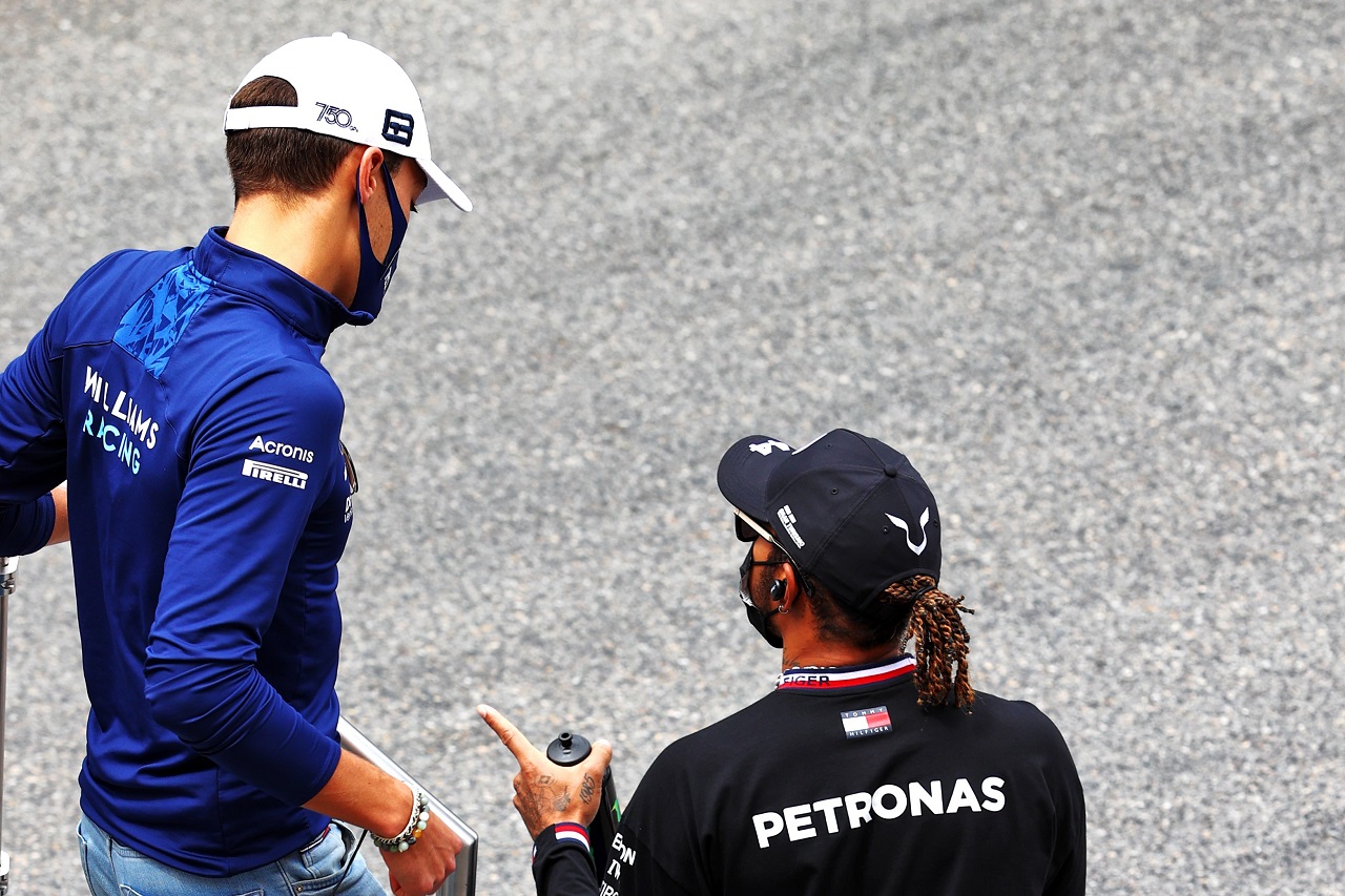 ジョージ・ラッセル（ウイリアムズ）とルイス・ハミルトン（メルセデス）