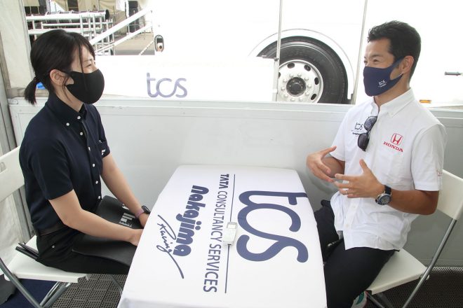 同じドライバーとして、気になるポイントをぐいぐい突っ込む三浦愛さん