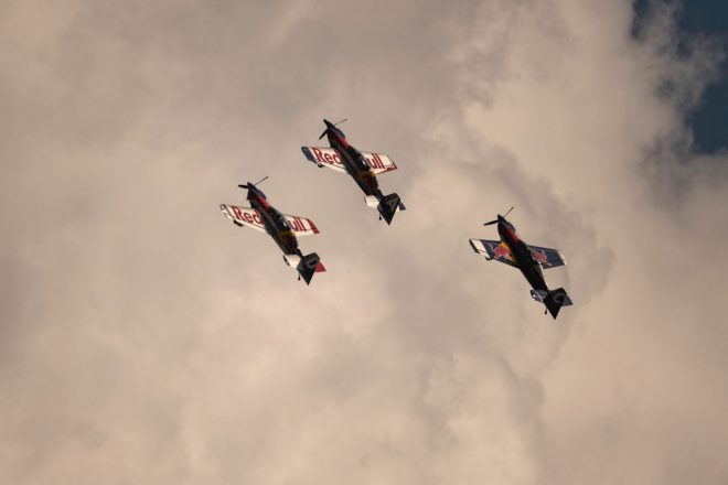 ザ・フライング・ブルズの編隊飛行