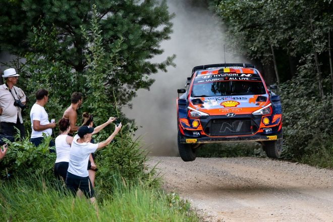 総合3番手につけるティエリー・ヌービル（ヒュンダイi20クーペWRC）